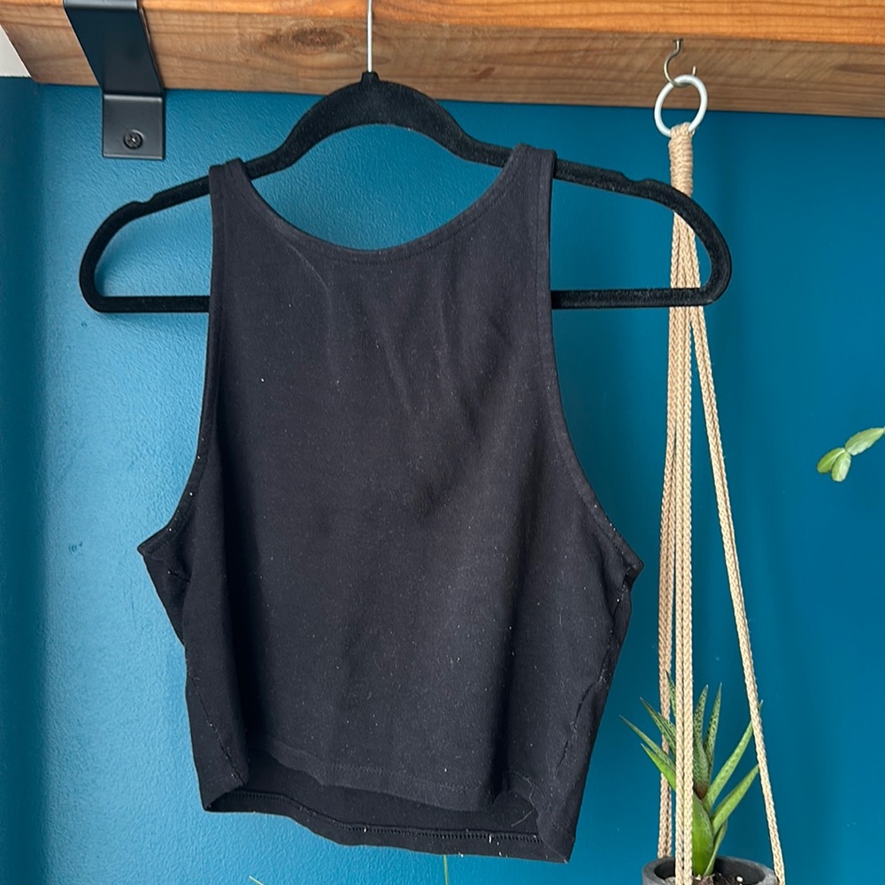 Black cropped tank